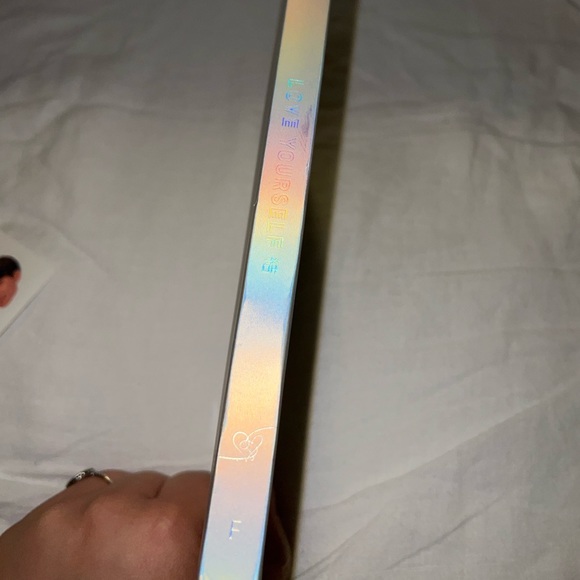 BTS Love Yourself: Answer Ver F - Picture 2 of 5